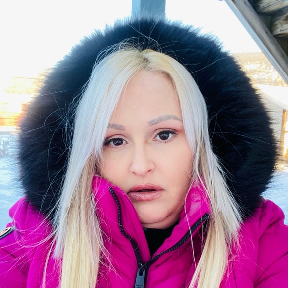 Meet your Posher, Angela - Picture 2 of 3